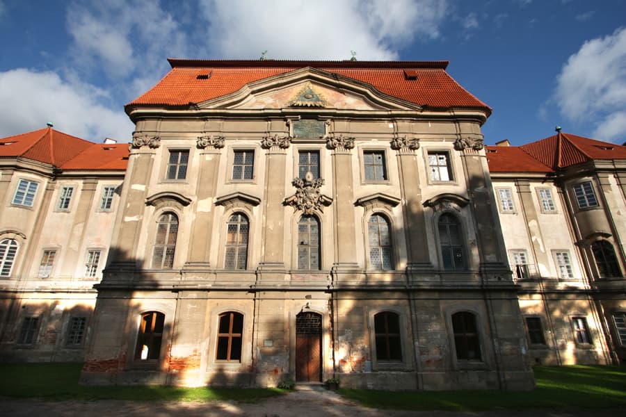 Nocí ke hvězdám aneb Monastýrování (Plasy)