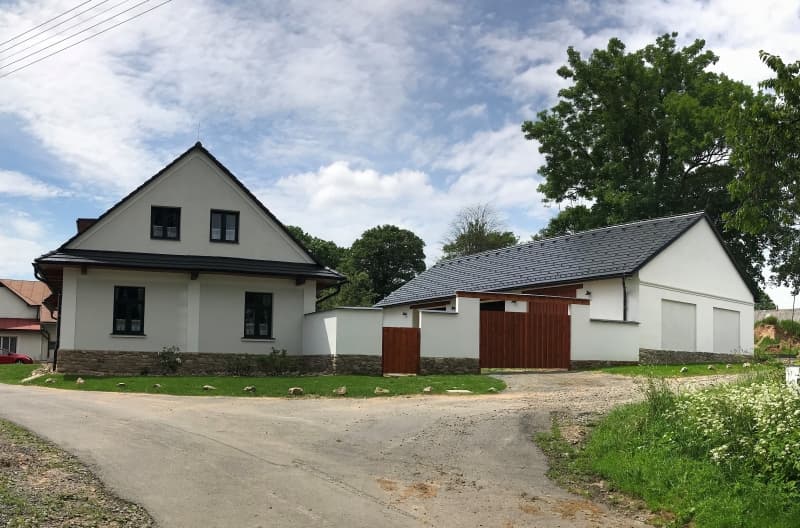 Chalupa na Vysočině - celkové foto uzavřeného areálu