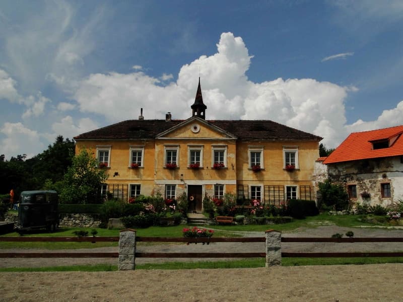 Muzeum a zámeček Vysoká Lhota