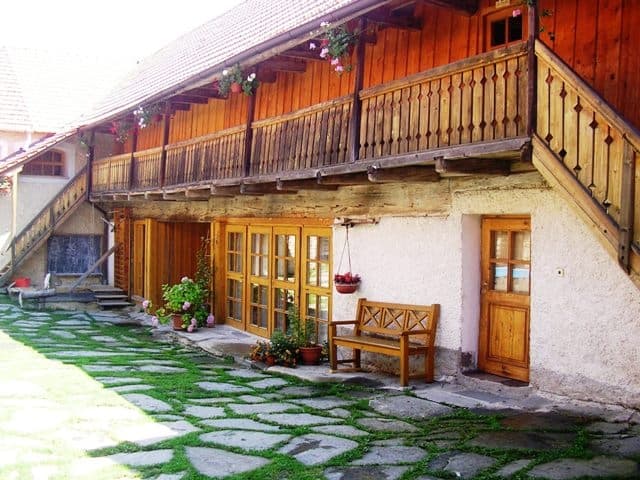 Dvůr