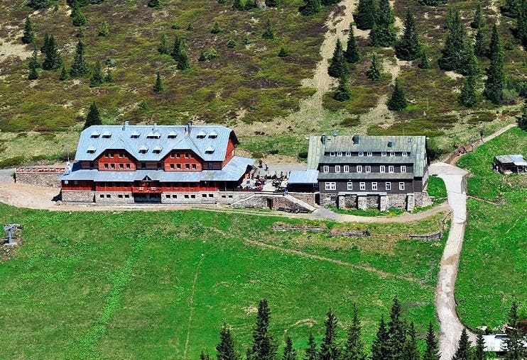 Horský hotel ŠTUMPOVKA a horská bouda Dvoračky