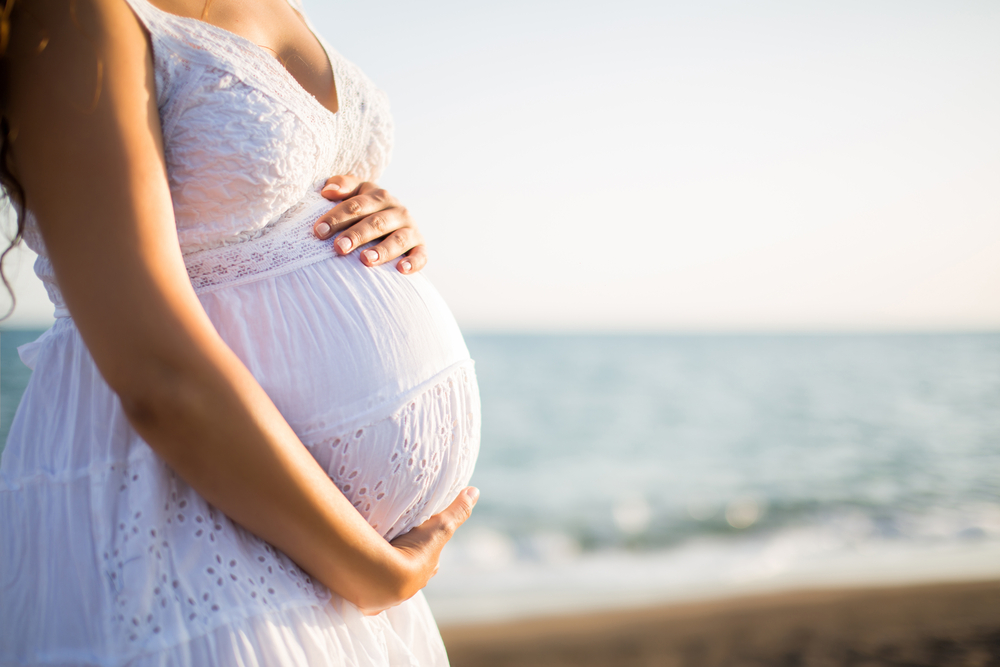 Plánujete cestovat i v těhotenství? Do kdy si můžete sjednat cestovní pojištění a co všechno v případě komplikací uhradí?