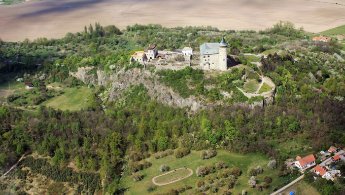 Zřícenina Kunětická hora: Dobrodružný hrad nad krajinou